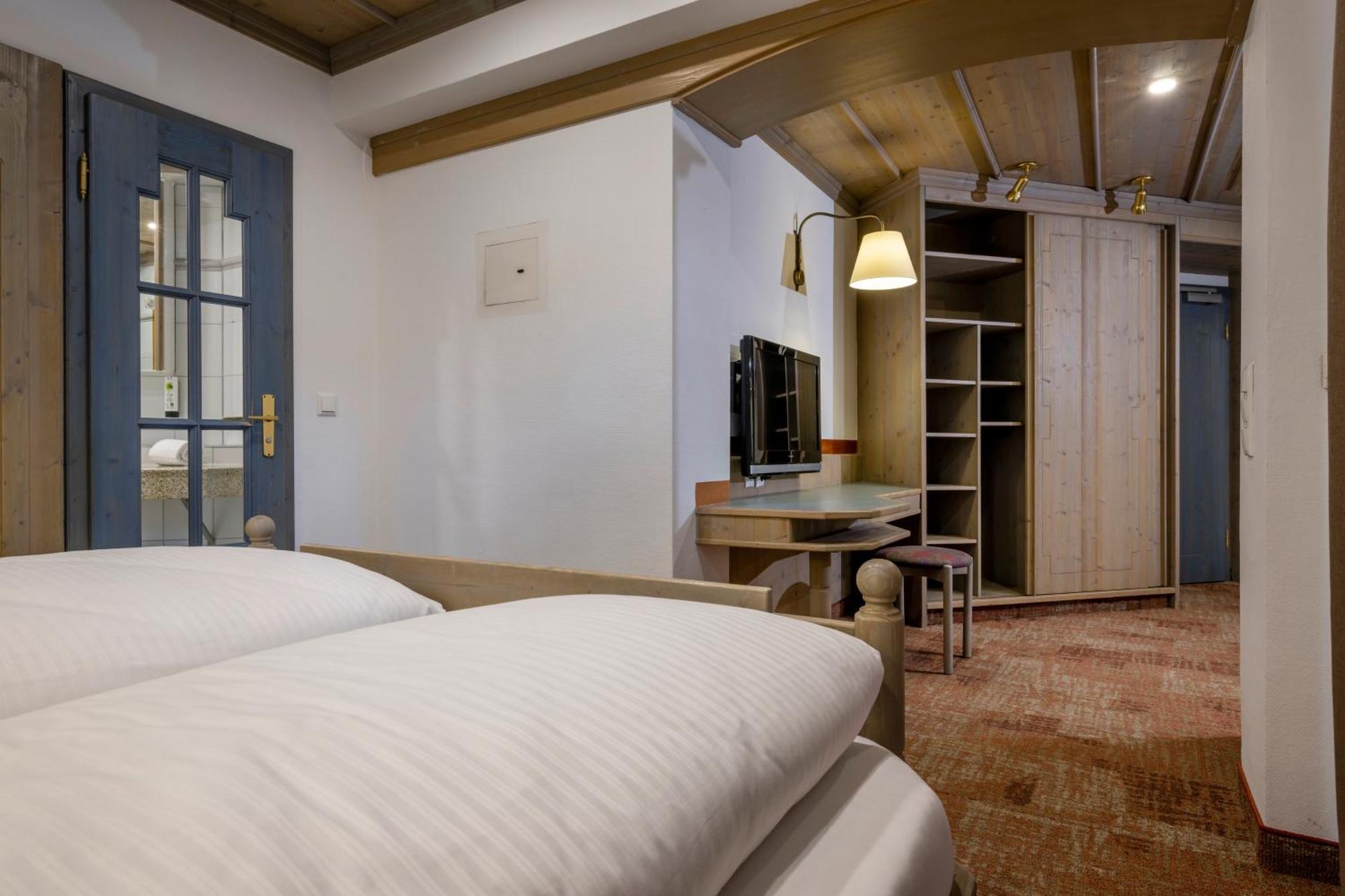Promenade Hotel 4*