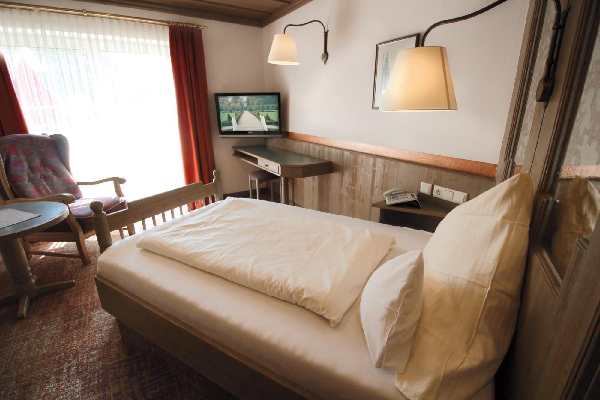 Promenade Hotel