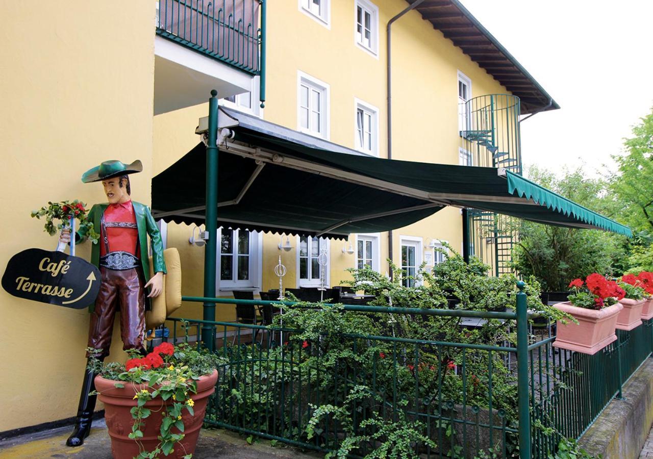 Promenade Hotel